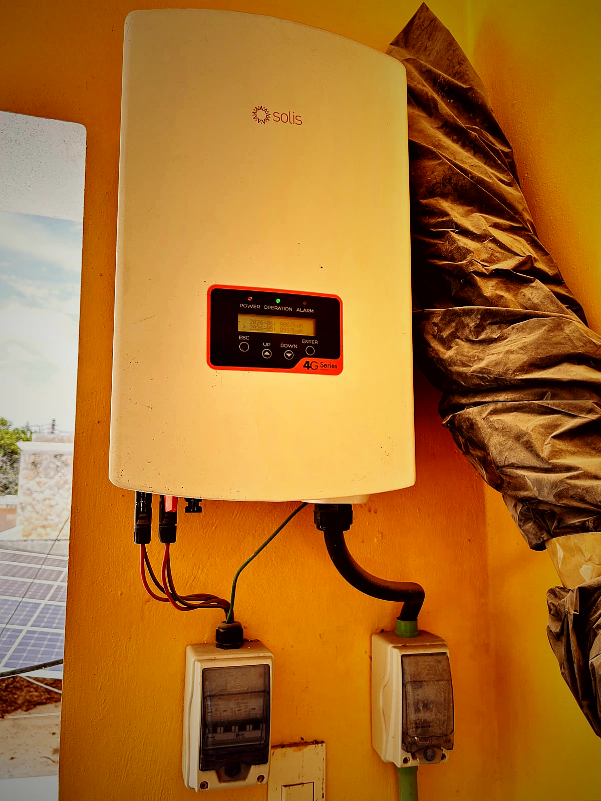 Inversor solar instalado por SEI